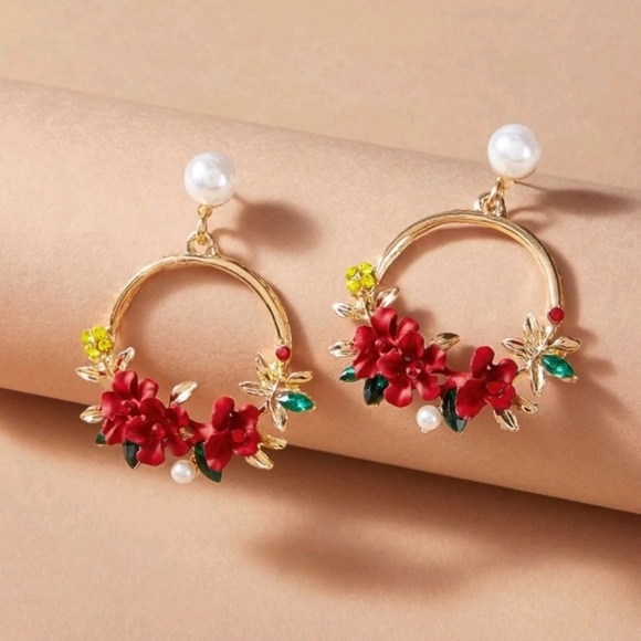 Red floral flower bouquet textured gold hoop pearl statement earrings - Picture 3 of 10